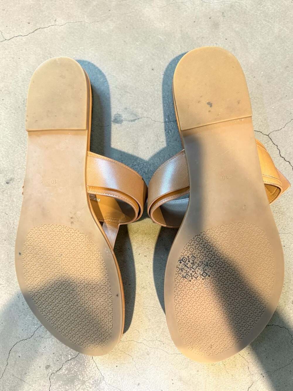 Tory Burch Marsden Flat Thong Sandal Size 10 Tan Leather Gold Ring Logo Slide - Picture 8 of 8